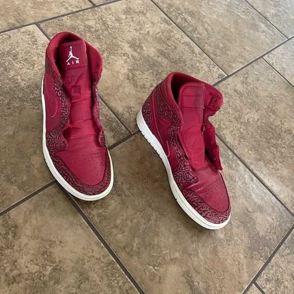 womens size 7 red jordan 1 - Picture 7 of 8
